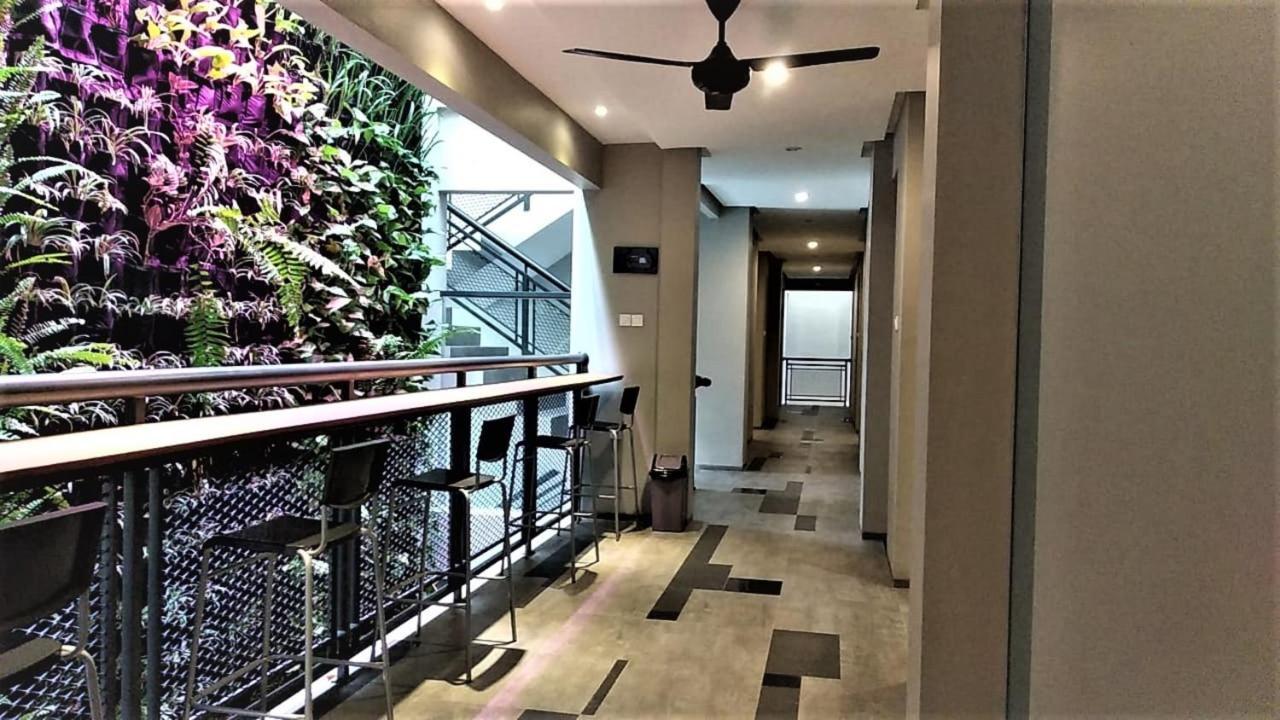 เรดดอร์ซ พลัส เนียร์ เรดิโอ ดาลาม 3 Hotel จาการ์ตา ภายนอก รูปภาพ