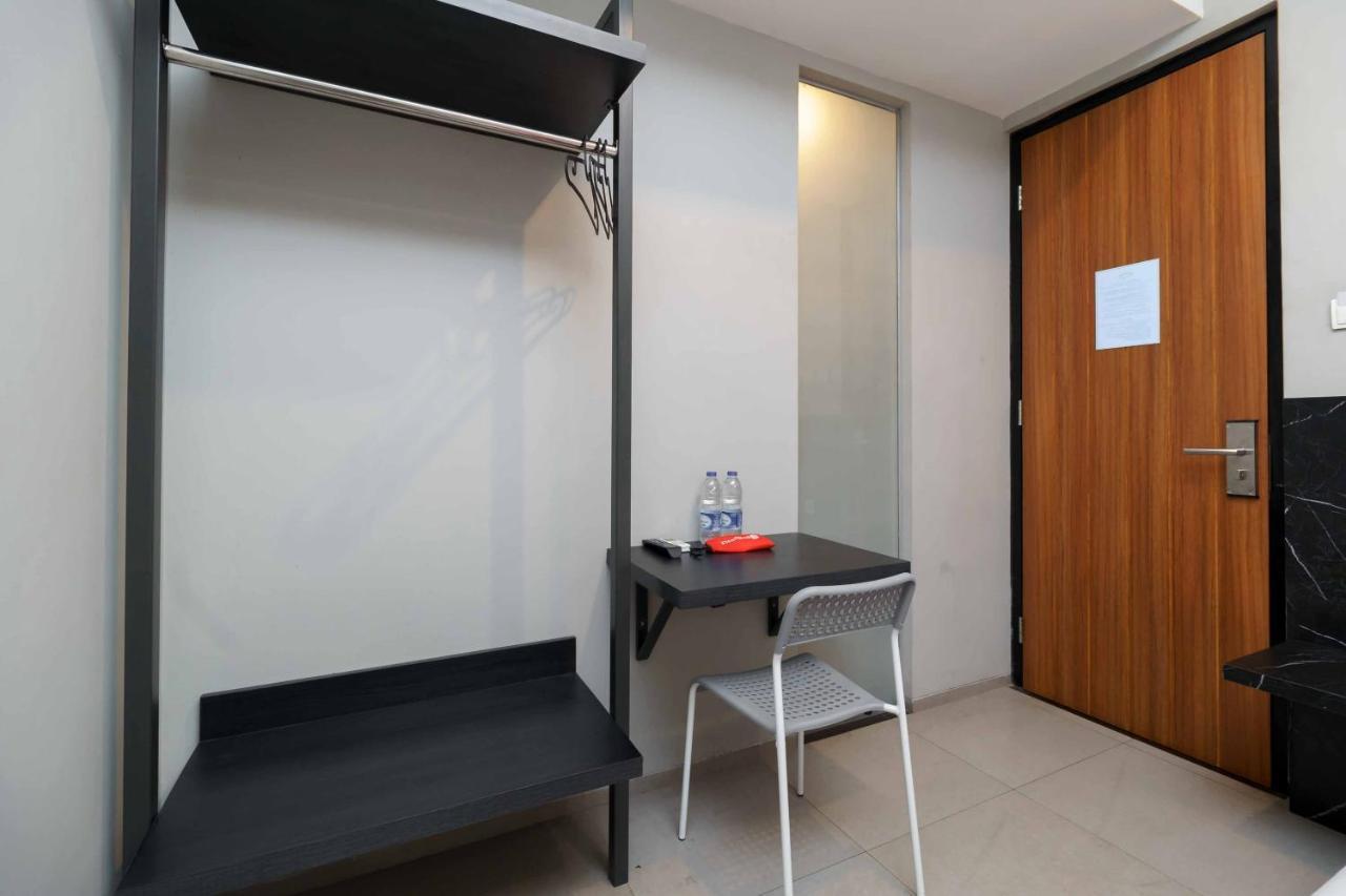 เรดดอร์ซ พลัส เนียร์ เรดิโอ ดาลาม 3 Hotel จาการ์ตา ภายนอก รูปภาพ