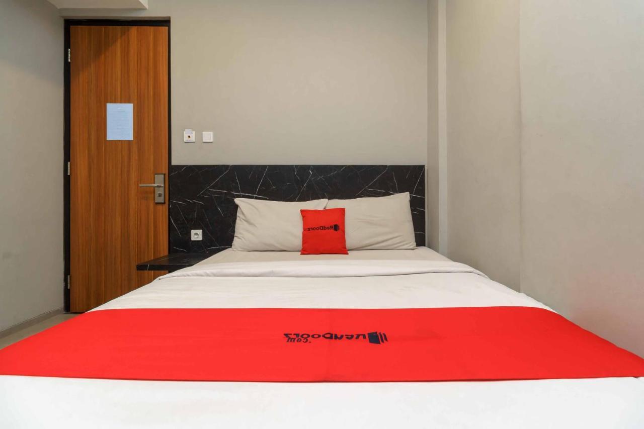 เรดดอร์ซ พลัส เนียร์ เรดิโอ ดาลาม 3 Hotel จาการ์ตา ภายนอก รูปภาพ