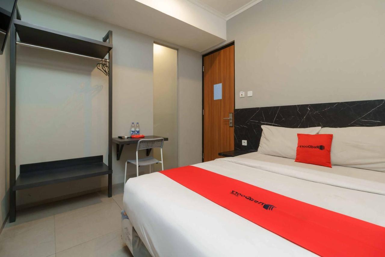 เรดดอร์ซ พลัส เนียร์ เรดิโอ ดาลาม 3 Hotel จาการ์ตา ภายนอก รูปภาพ
