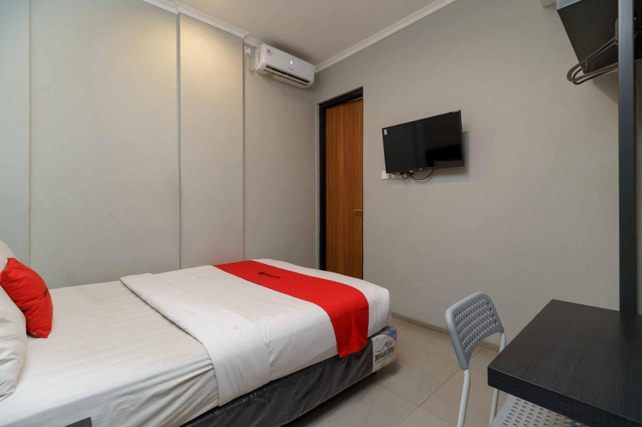 เรดดอร์ซ พลัส เนียร์ เรดิโอ ดาลาม 3 Hotel จาการ์ตา ภายนอก รูปภาพ